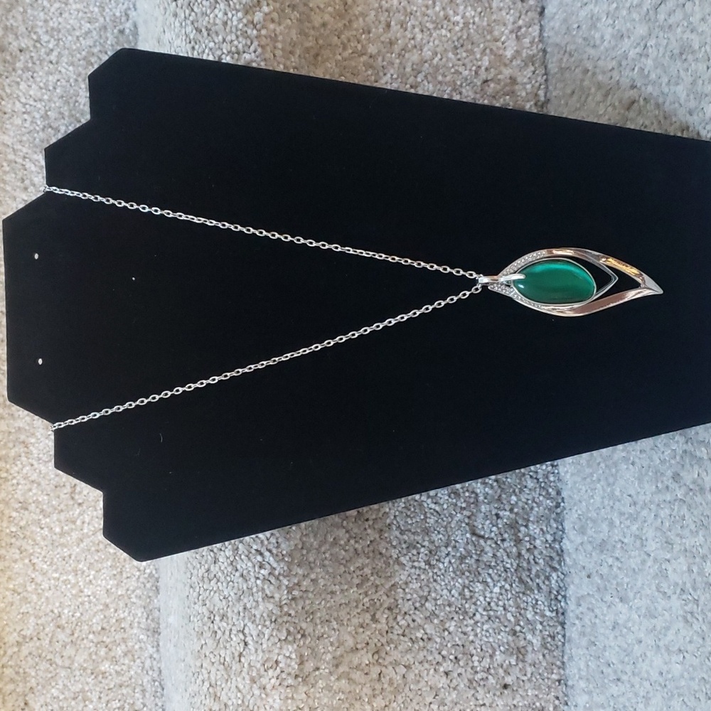 Green gem long chain necklace